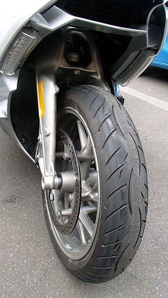 傷ついたタイヤ